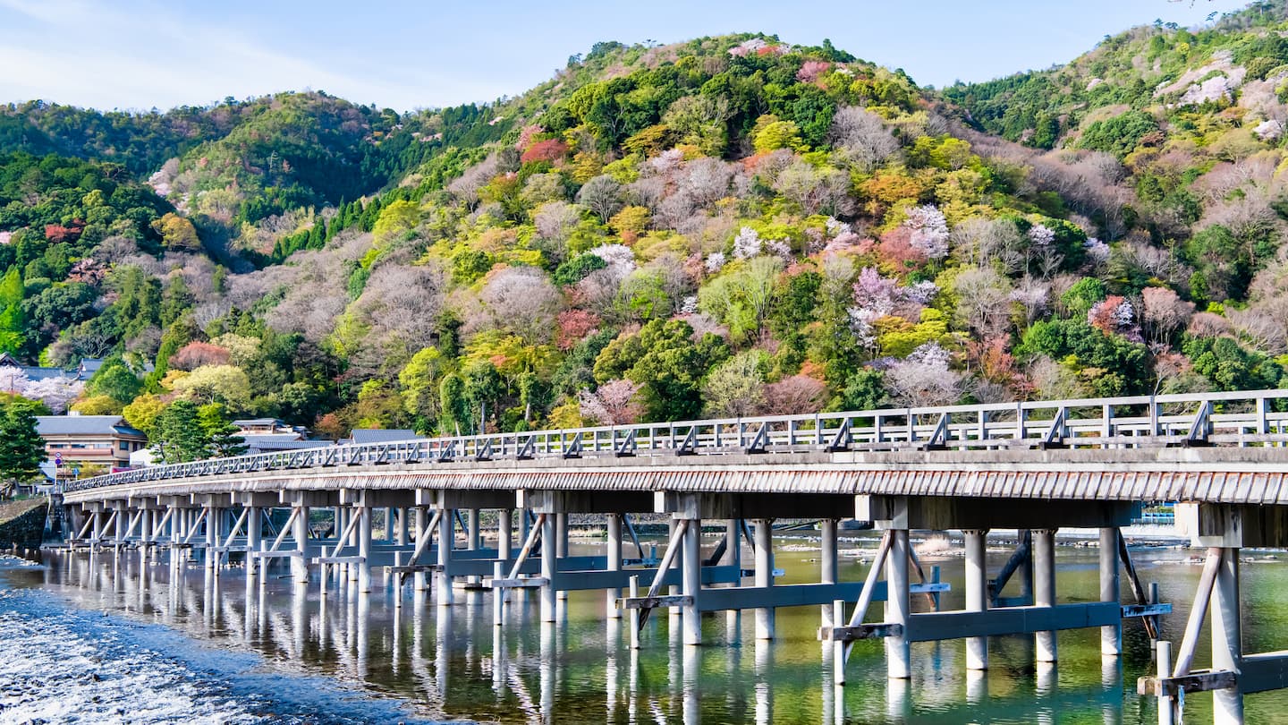 嵯峨嵐山駅から渡月橋までの行き方！おすすめのアクセス方法も紹介